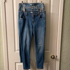 BUNDLE of two pairs of  Old Navy Women's Skinny Jeans in Blue both size 6